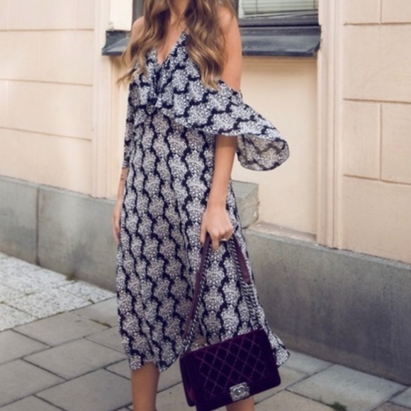 ❤SOLD❤ ZARA // flowy cold shoulder ruffle dress - Picture 4 of 15